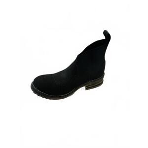 NEW CHARLESTON SHOE CO. women's liberty boot in black